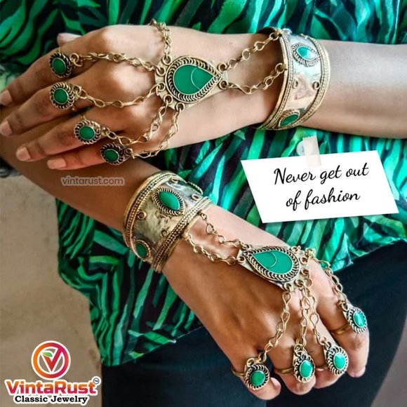 Single  Vintage Green Stone Slave Bracelet, Bracelet with Rings, Tribal Slave - Picture 2 of 6